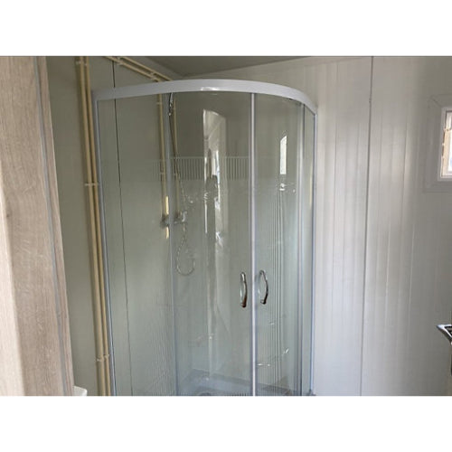 BÜROCONTAINER 6,00 X 2,40 M MIT TOILETTE, DUSCHE UND KÜCHE